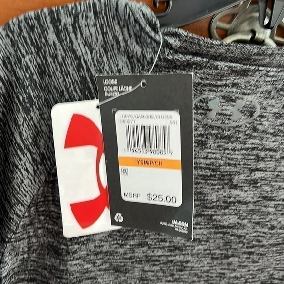NWT Under Armour Boy’s Gray Tee Size Youth Small - Picture 4 of 7